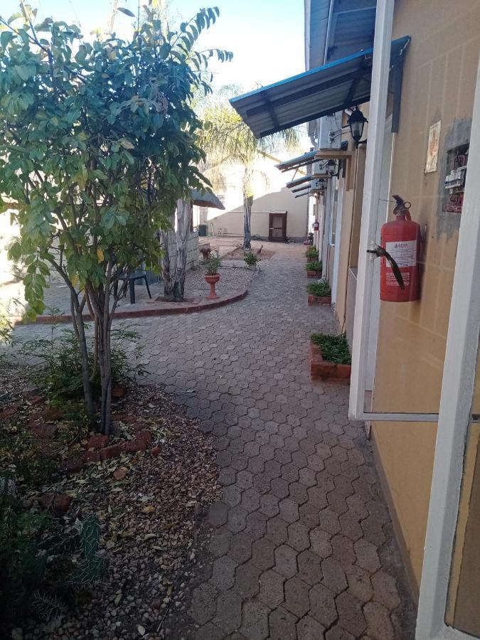 Mongilo Guesthouse Windhoek Exterior foto